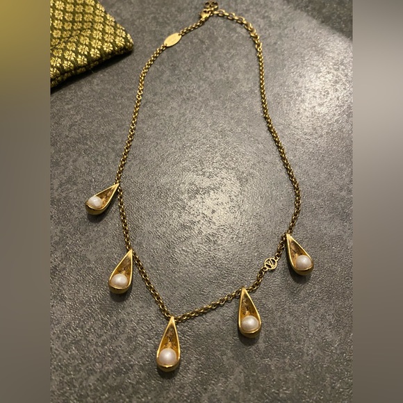 LOUIS VUITTON Necklace Chain
Collier Pearlygram Fake Pearl
M67329 Gold GP auth - Picture 2 of 9